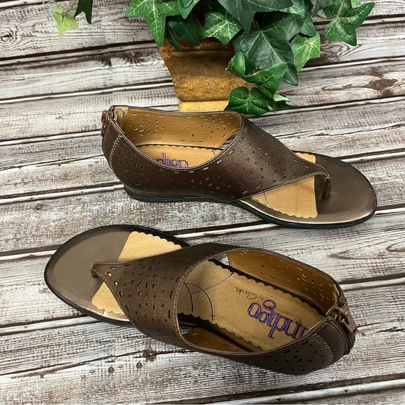 INDINGO by Clarks Bronze Thong Sandal Heel Zipper Closure Size 7 - Picture 4 of 8